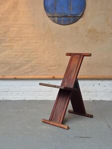 Atypical folding chair