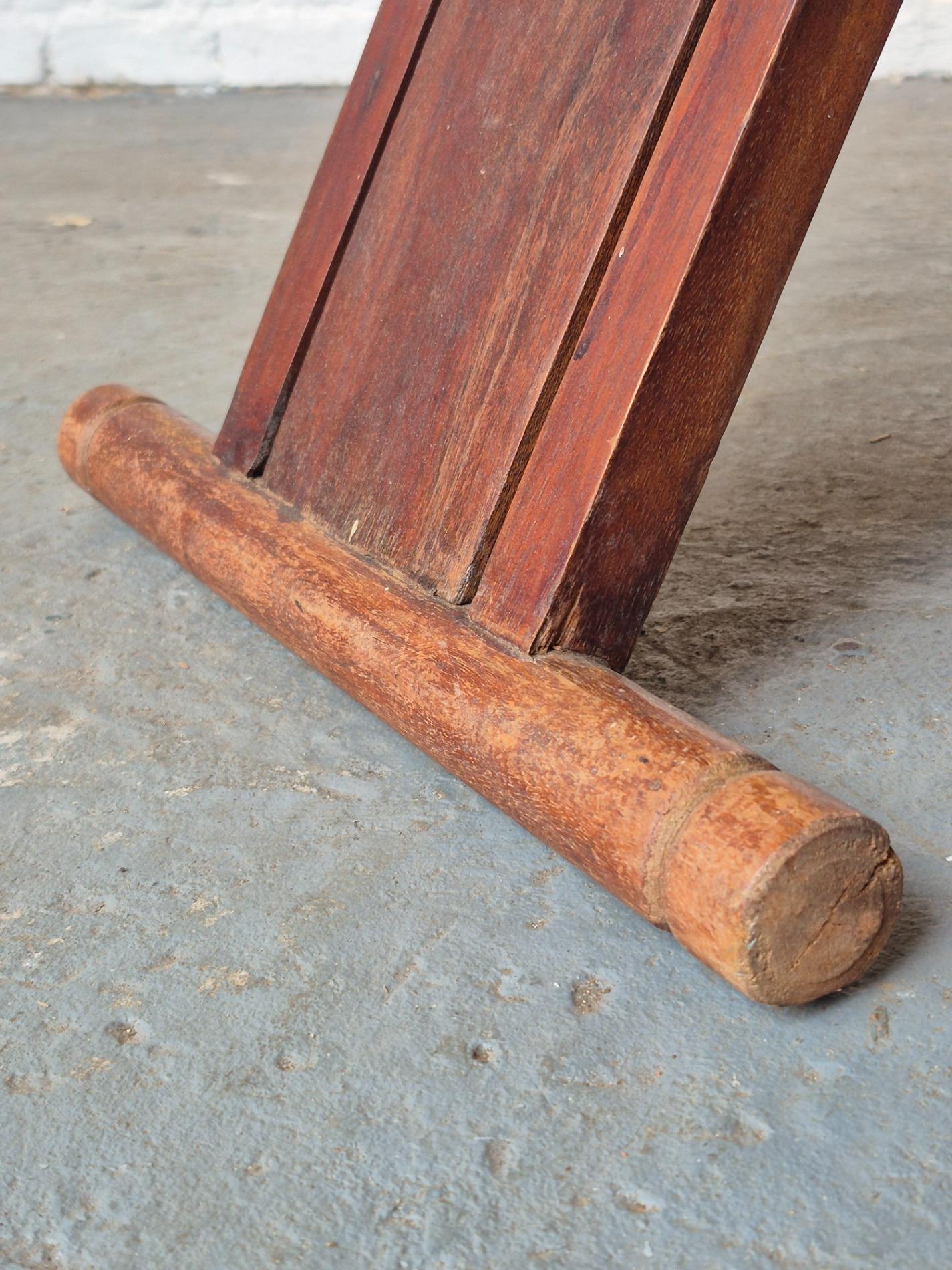 Atypical folding chair