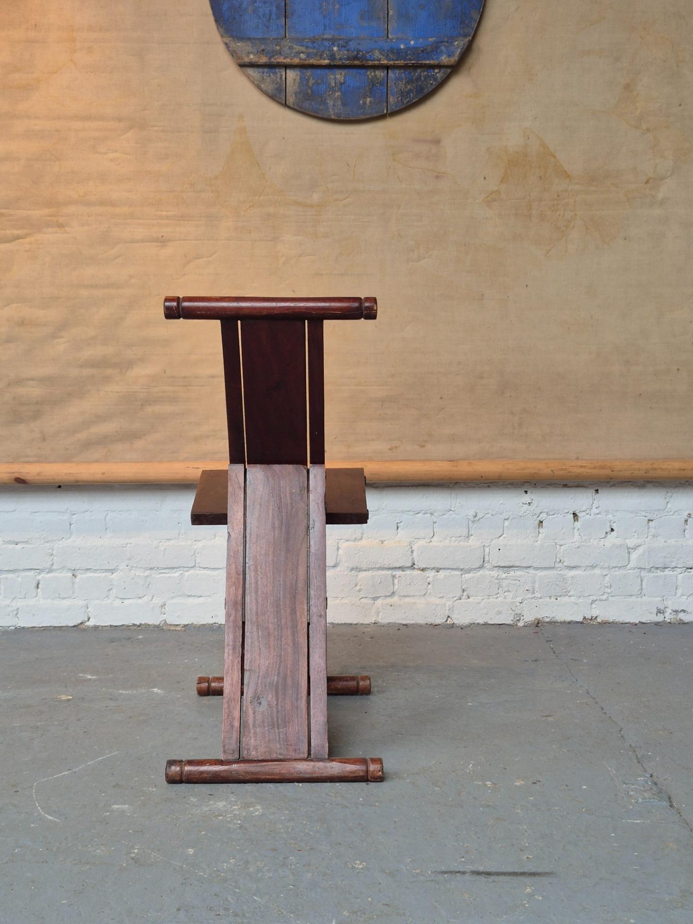 Atypical folding chair