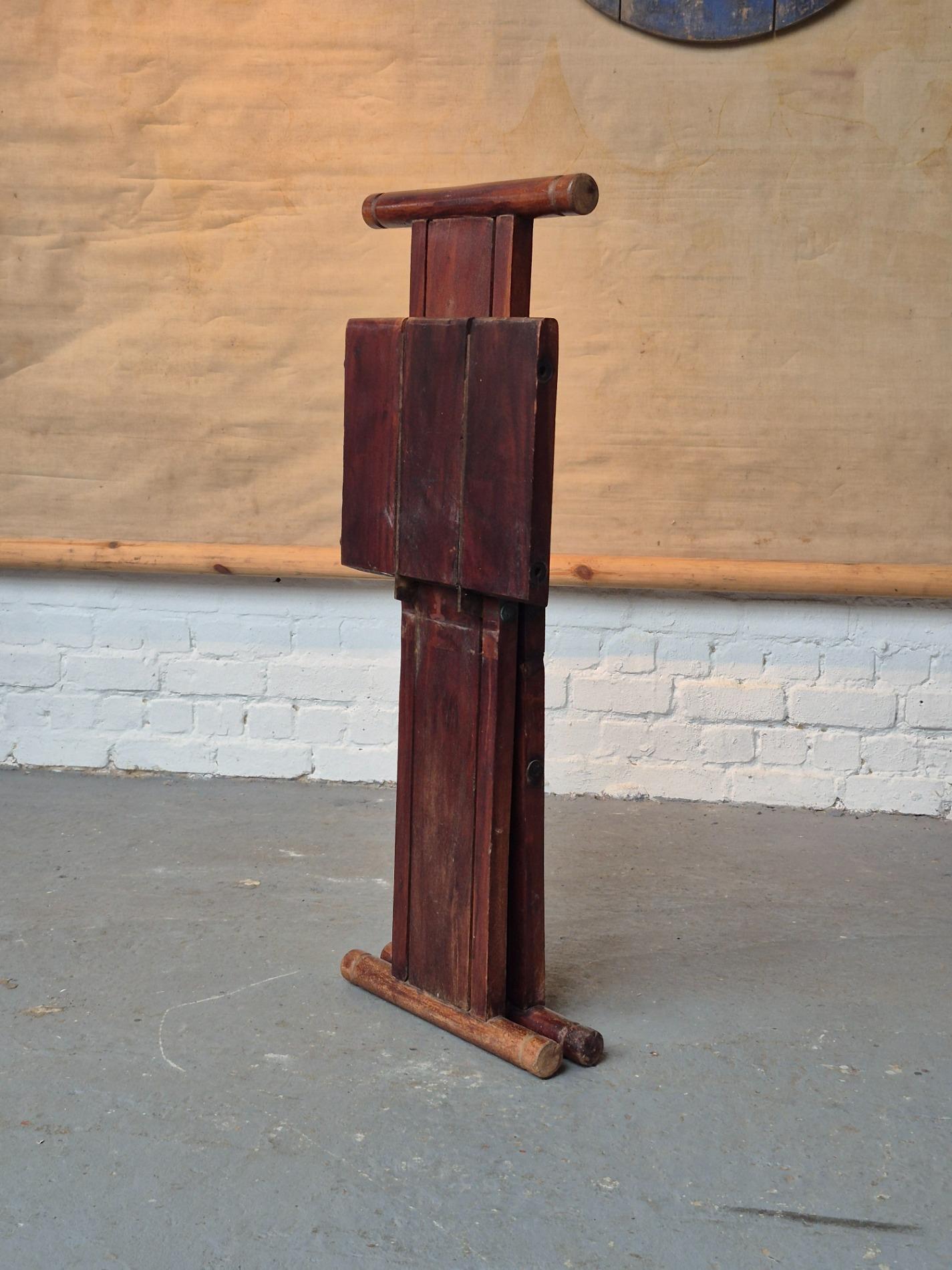 Atypical folding chair