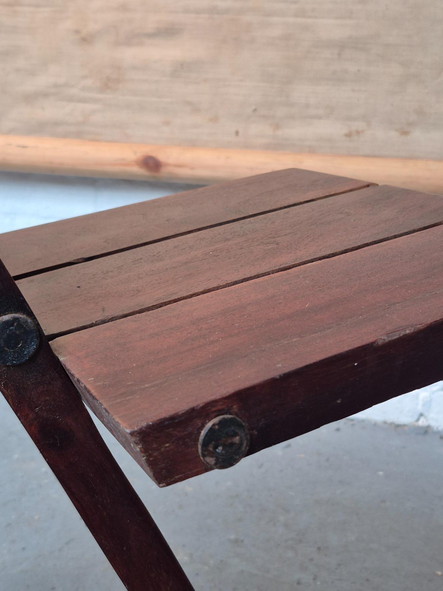 Atypical folding chair